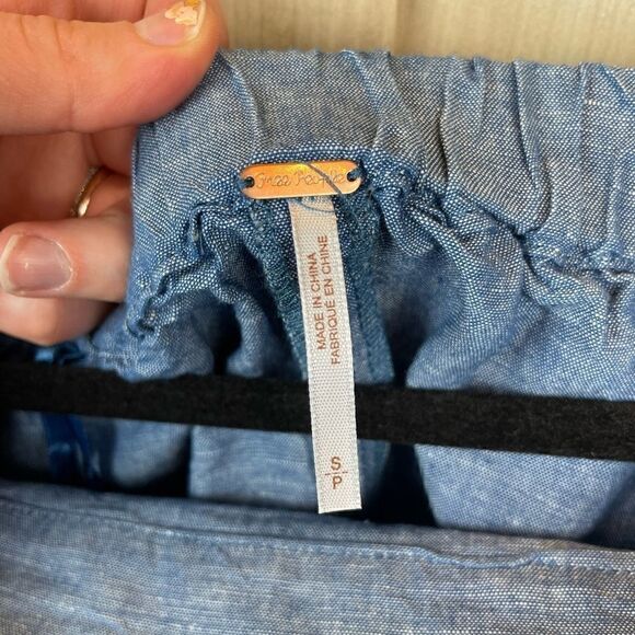 Free People Off the Shoulder Top in Chambray, size S - EUC - Picture 6 of 11